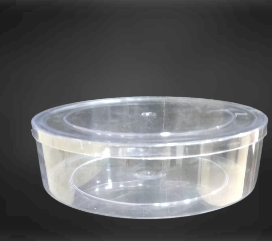 Clear plastic round crystal container with lid Capacity 3.350 lb